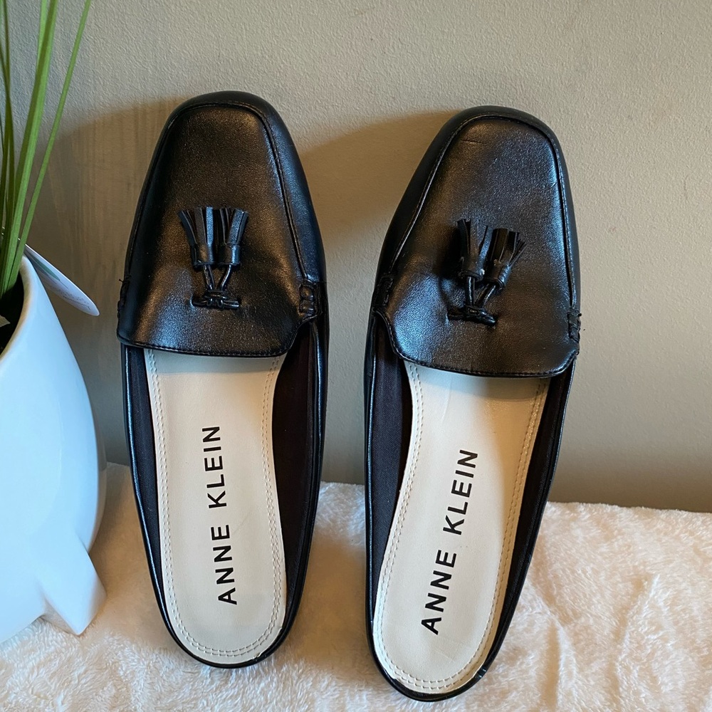 Anne Klein Black Leather Tassel Loafers Flats